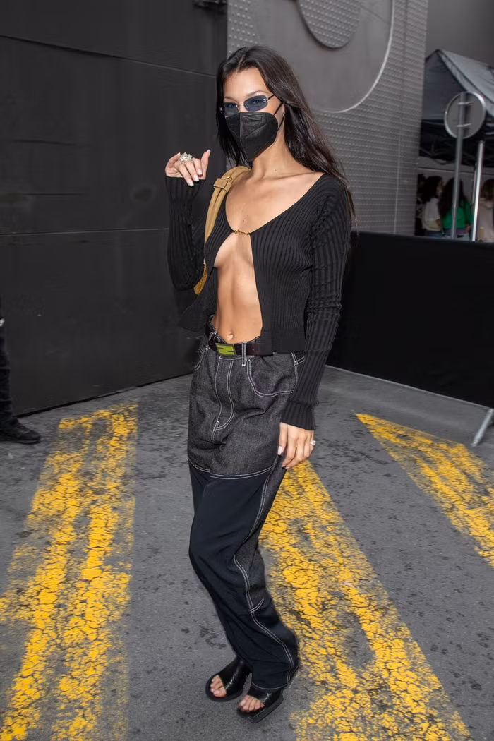 Trend mặc áo cài một cúc của các sao nữ