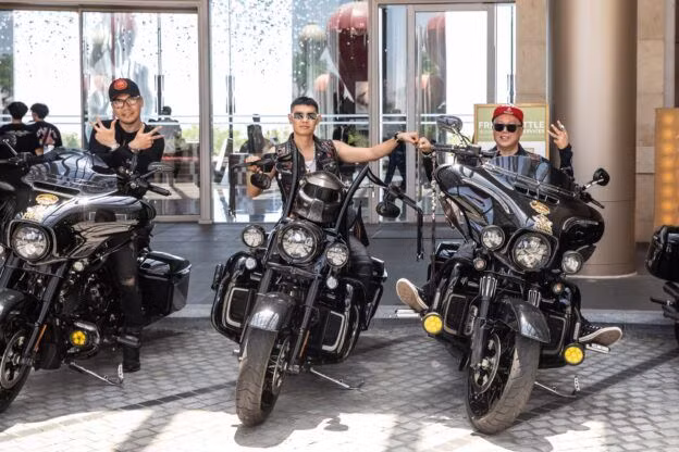Các thành viên trong đoàn mô tô Harley Davidson