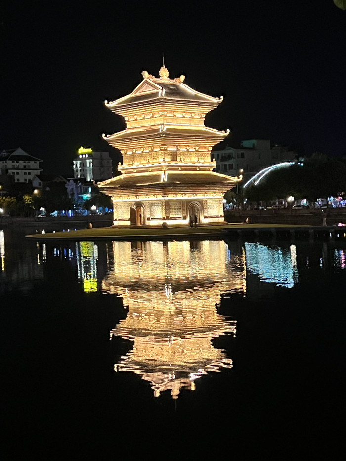 (Ảnh: @callmeny99)