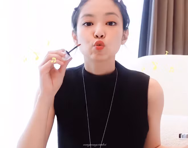 Jennie - Hera Sensual Fresh Nude Tint - màu 458 Lazy Nuha 680.000 đồng/thỏi