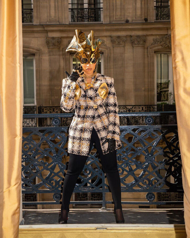 Nhìn lại thời trang của Cardi B ở Paris Fashion Week năm nay ảnh 12