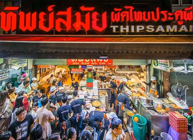 Thipsamai - tiệm Pad Thai xếp hàng dài nhất Bangkok