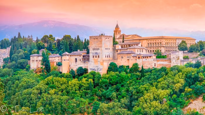 Nếu bạn chỉ đến thăm một thành phố ở Tây Ban Nha, đó phải là Granada ảnh 1