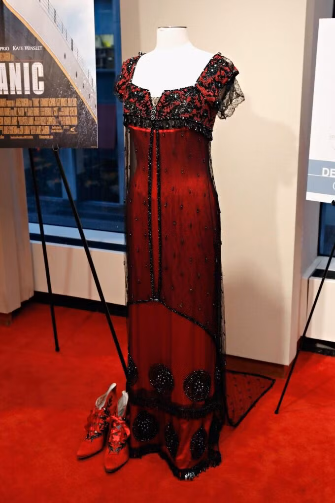 trang-phuc-trong-phim-titanic-1447-6274-1676627343.jpg?w=680&h=0&q=100&dpr=1&fit=crop&s=t7dk99dpplxmRaMhc32kow