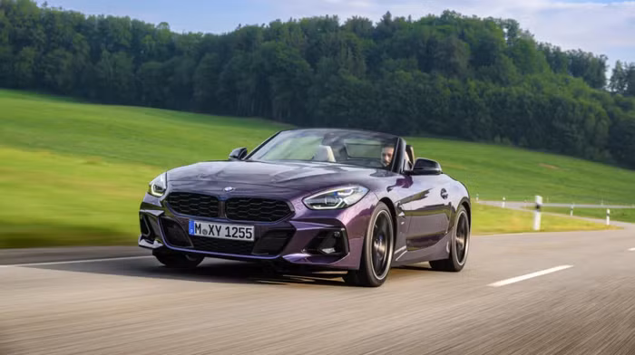 BMW Z4 2023 nâng cấp nhẹ, tăng giá bán ảnh 1