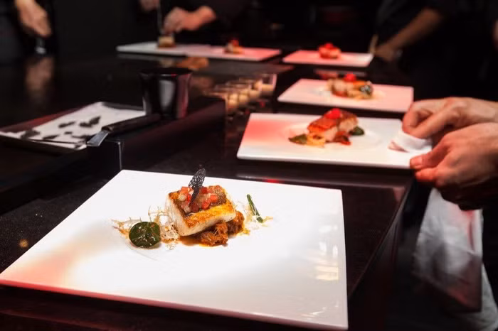 Lý do nhà hàng sang trọng bậc nhất luôn phục vụ khẩu phần ăn bé tí