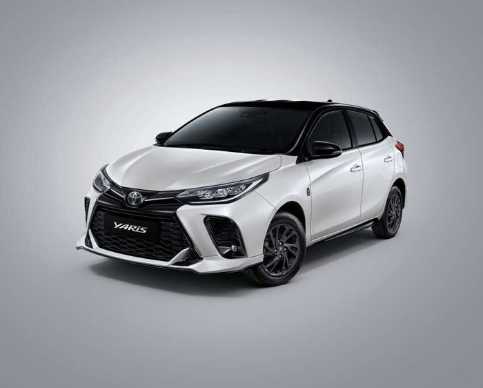 Toyota tung loạt phiên bản 60th Anniversary cho các dòng xe ăn khách ảnh 1