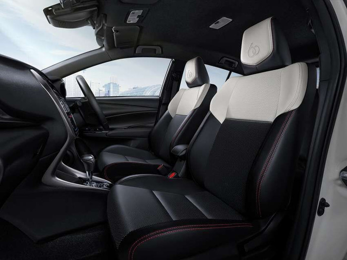 Toyota tung loạt phiên bản 60th Anniversary cho các dòng xe ăn khách ảnh 10