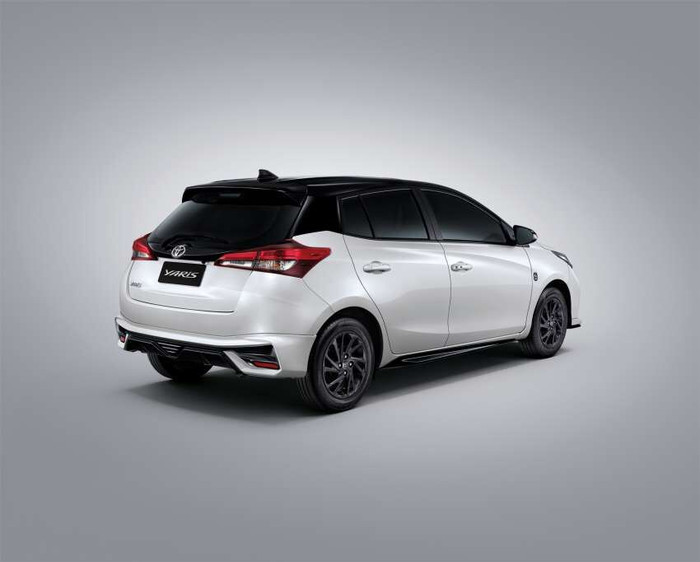 Toyota tung loạt phiên bản 60th Anniversary cho các dòng xe ăn khách ảnh 3