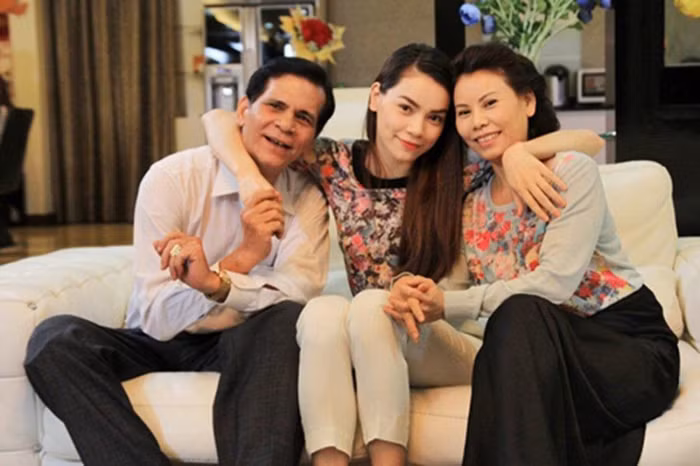 Top 5 bà mẹ của sao Việt có gu thời trang chất như nước cất