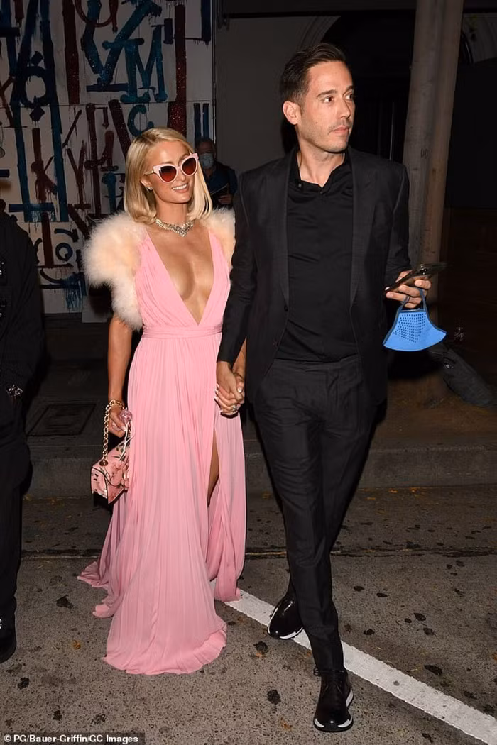 Paris Hilton xinh đẹp và trẻ trung hơn khi cắt tóc ngắn-6