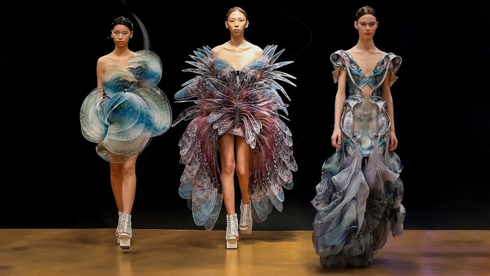 Triển lãm thời trang đậm chất vị lai của Iris van Herpen tại Paris ảnh 2