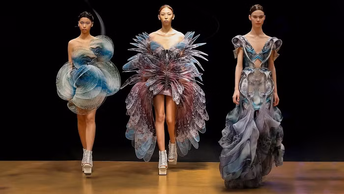 Triển lãm thời trang đậm chất vị lai của Iris van Herpen tại Paris ảnh 2