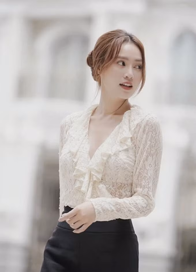 Lan Ngọc cực quyến rũ với corset ren-9