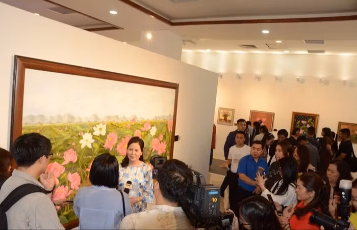 Họa sỹ Nguyễn Thị Kim Đức và những tự tình trong từng bức tranh sen ảnh 7