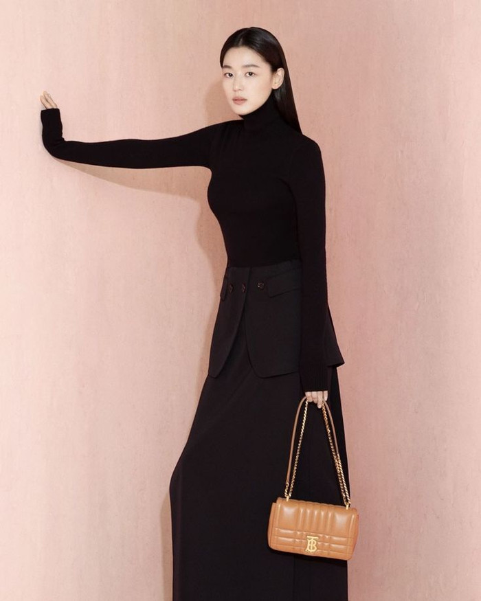 Đại sứ thương hiệu toàn cầu Burberry chọn diễn viên Jun Ji-huyn ảnh 2 Đại sứ thương hiệu toàn cầu Burberry chọn diễn viên Jun Ji-huyn ảnh 2