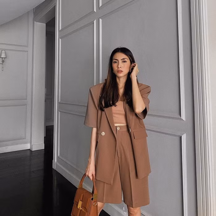 Instagram look sao Việt tuần qua: Hà Tăng ở nhà mà lên đồ sang hết nấc, vòng 1 xôi thịt của Minh Hằng chiếm sóng - Ảnh 2.