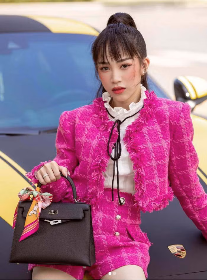Ái nữ Minh Nhựa tậu giày hiệu liền tay giữa mùa dịch ảnh 7