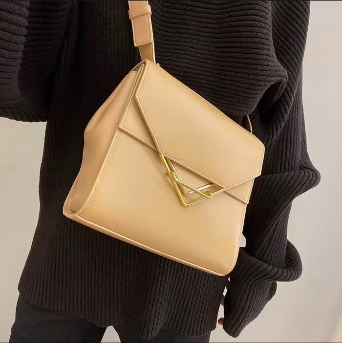 bottega veneta the clip in yellow cruise 2021