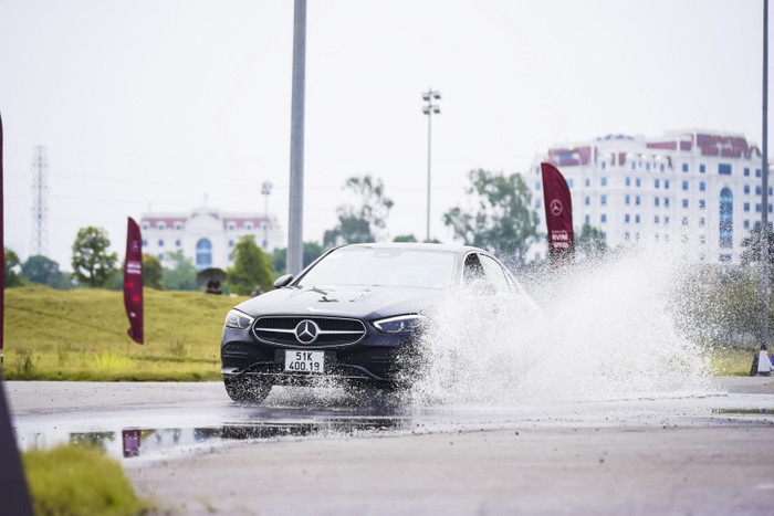 Mercedes-Benz Driving Festival 2022 trải nghiệm trên đường đua F1 ảnh 3 Mercedes-Benz Driving Festival 2022 trải nghiệm trên đường đua F1 ảnh 3