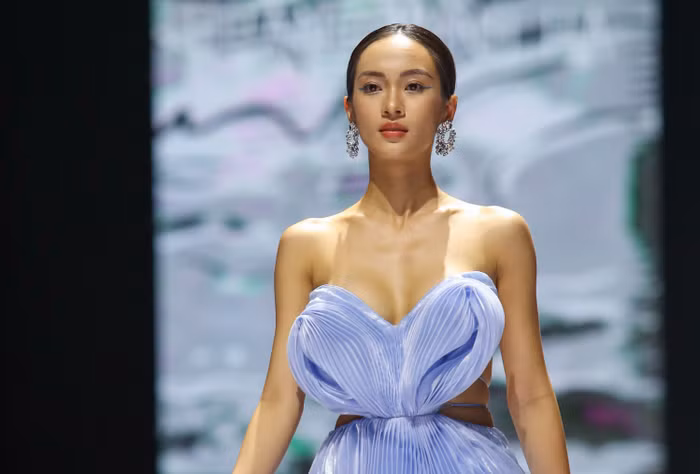 mở màn Aquafina VIFW 2022
