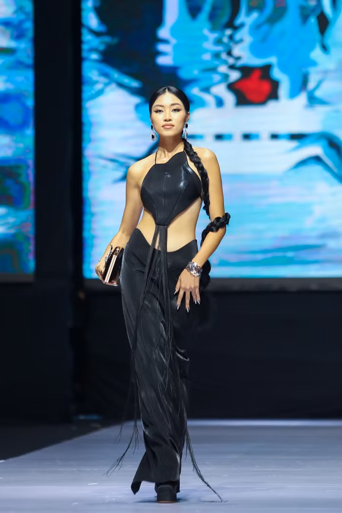 mở màn Aquafina VIFW 2022