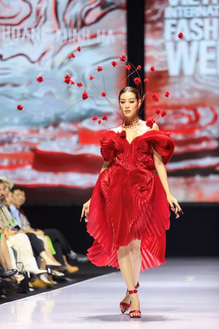 mở màn Aquafina VIFW 2022