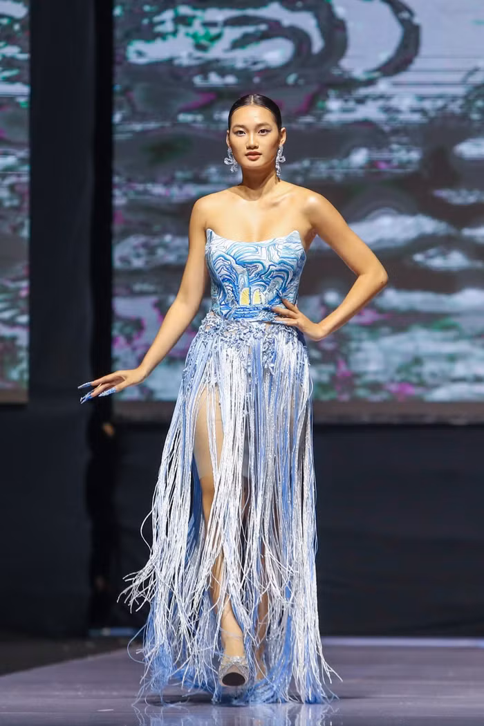 mở màn Aquafina VIFW 2022