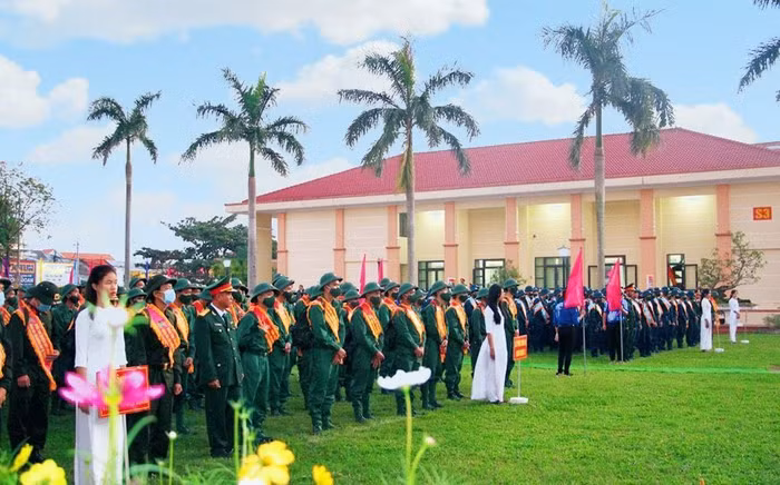 Thanh niên huyện Duy Xuyên tại buổi Lễ giao, nhận quân năm 2023