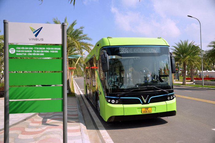 Xe buýt điện VinBus xuất hiện trên đường phố Sài Gòn ảnh 6 Xe buýt điện VinBus xuất hiện trên đường phố Sài Gòn ảnh 6