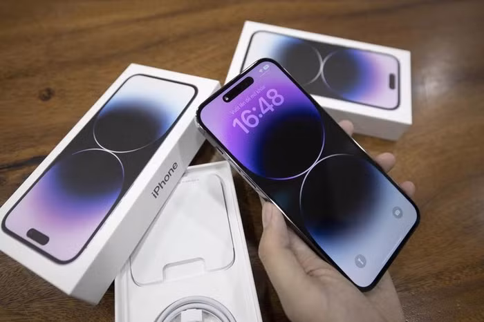 Cảnh trái ngược trong ngày mở đặt cọc các dòng iPhone 14 tại Việt Nam
