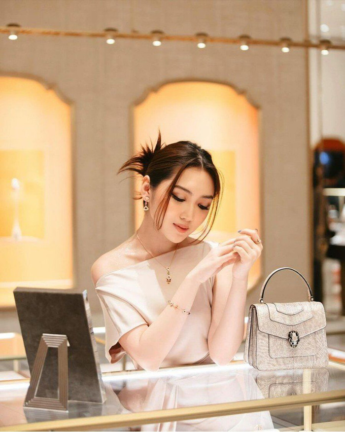 Tủ đồ đẫm mùi sang chảnh của nàng tiểu thư kiêm Beauty Blogger Chloe Nguyễn ảnh 10