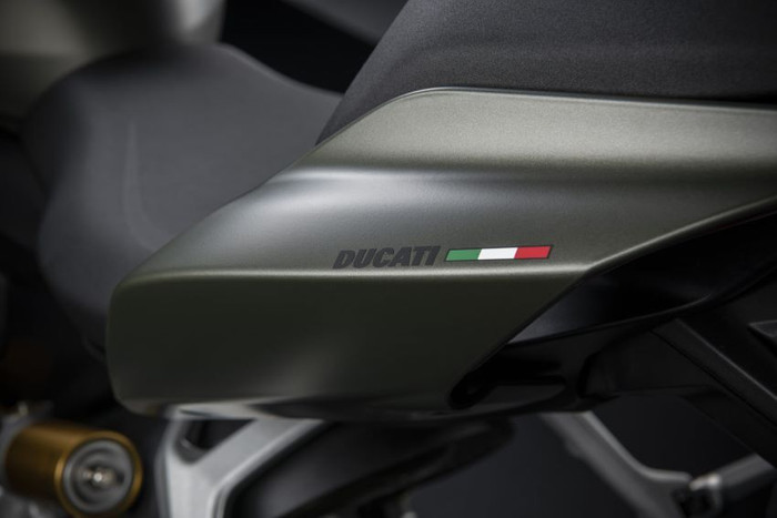Ducati Streetfighter V2 2022 nổi bật với màu sơn Storm Green ảnh 3