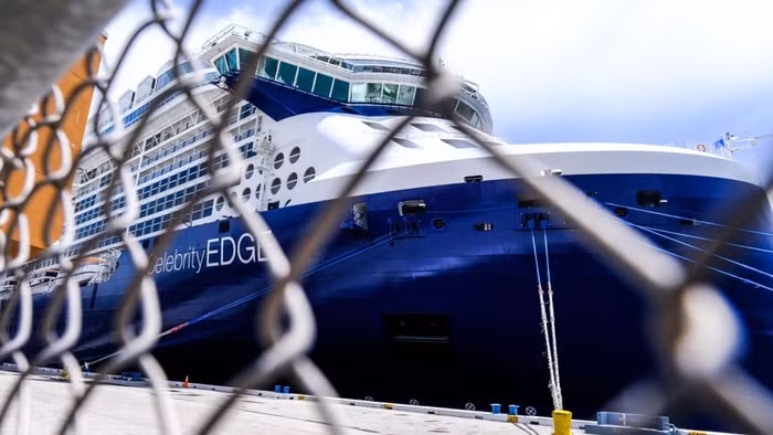 Từ thảm hoạ COVID-19, du thuyền thành ‘nơi nghỉ dưỡng an toàn nhất” hiện nay - 1