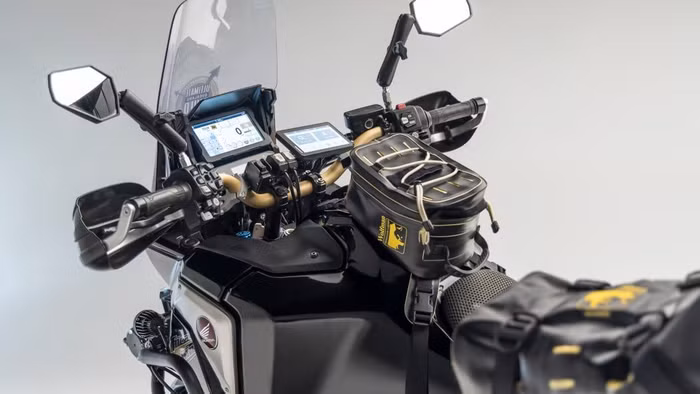 Honda Africa Twin có thêm "bản độ" chính hãng ngầu hơn ảnh 1