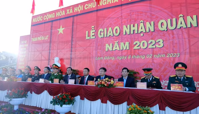 Các đại biểu trong lễ giao nhận quân tại TP Đà Lạt - Lâm Đồng.
