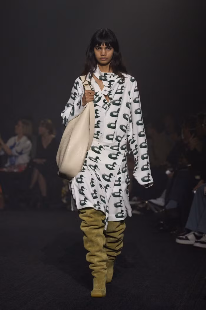 00024-burberry-fall-2023-ready-to-wear-credit-gorunway-scaled.jpg