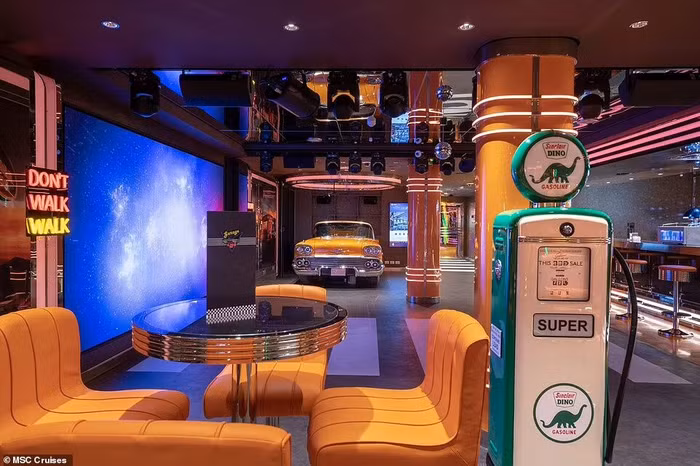 Nội thất nguy nga bên trong tàu du lịch khổng lồ - 2