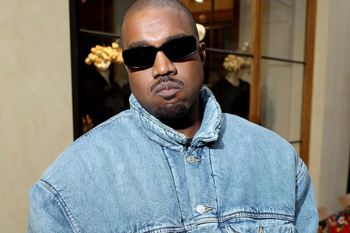 Grammy loại Kanye West khỏi danh sách biểu diễn vì hành vi miệt thị chủng tộc trên mạng xã hội