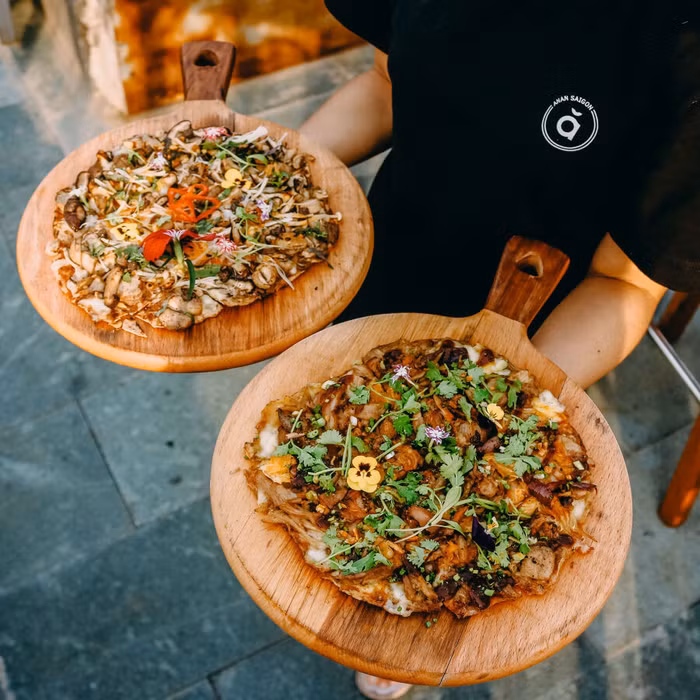 Tại nhà hàng, thực đơn Việt được chế biến và trình bày với phong cách pha trộn ẩm thực thế giới.