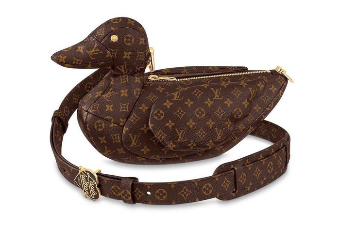 Louis Vuitton lại tiếp tục “gây choáng” với chiếc túi … con vịt 103 triệu đồng