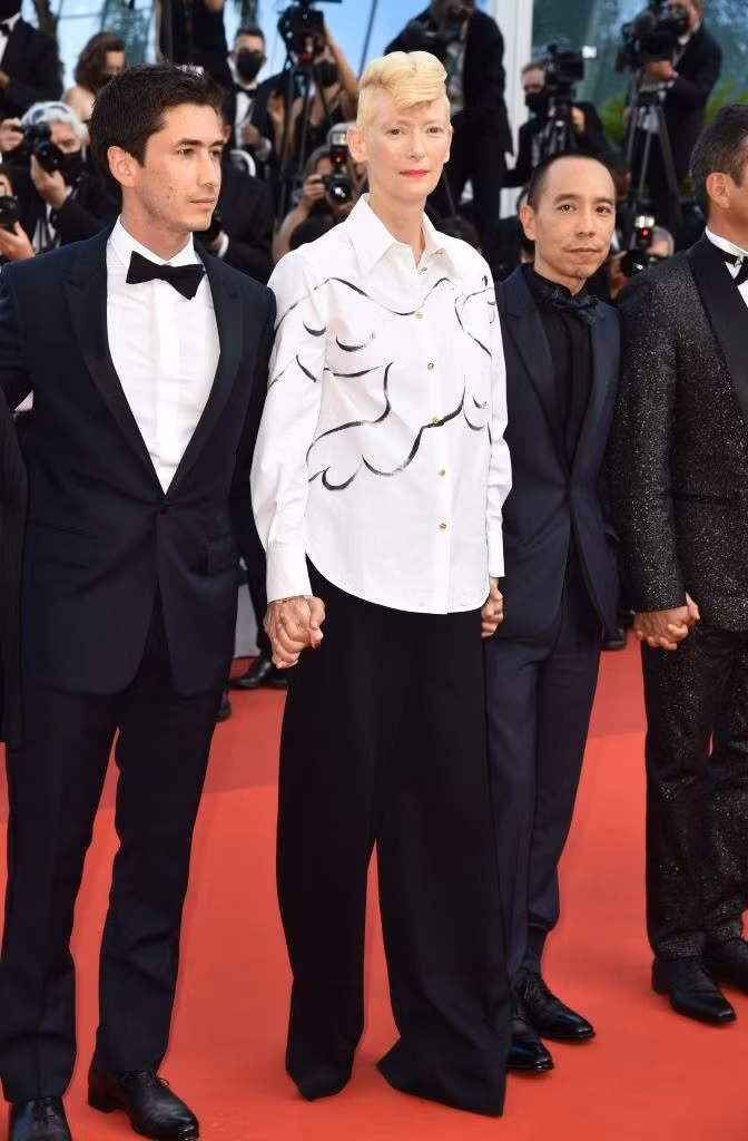 Dàn sao gợi cảm với trang phục cut-out trên thảm đỏ bế mạc LHP Cannes-8