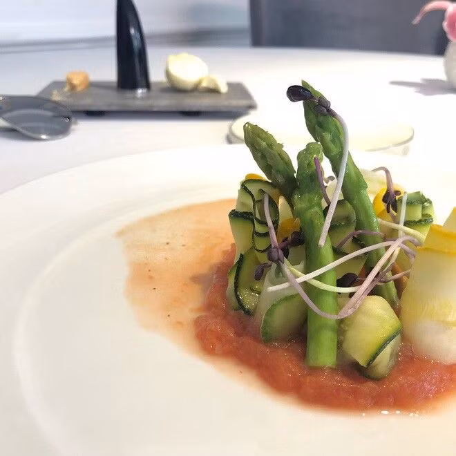 L’Escale by THIERRY DRAPEAU