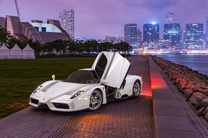 Ferrari Enzo màu trắng độc nhất thế giới xuất hiện trên sàn đấu giá ảnh 2 Ferrari Enzo màu trắng độc nhất thế giới xuất hiện trên sàn đấu giá ảnh 2