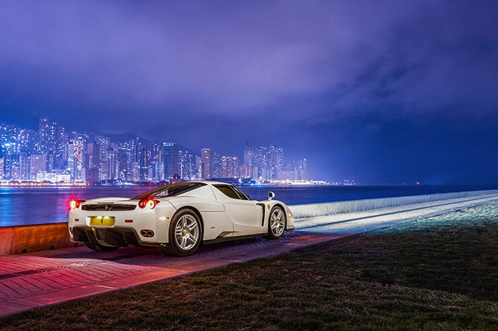 Ferrari Enzo màu trắng độc nhất thế giới xuất hiện trên sàn đấu giá ảnh 5 Ferrari Enzo màu trắng độc nhất thế giới xuất hiện trên sàn đấu giá ảnh 5