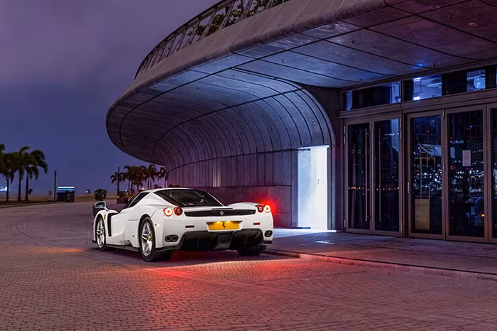 Ferrari Enzo màu trắng độc nhất thế giới xuất hiện trên sàn đấu giá ảnh 6 Ferrari Enzo màu trắng độc nhất thế giới xuất hiện trên sàn đấu giá ảnh 6
