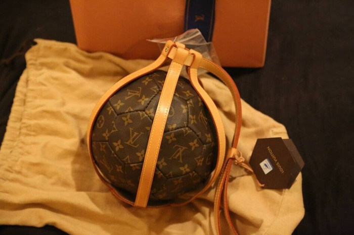 Louis Vuitton và những mẫu túi độc - lạ có 1-0-2