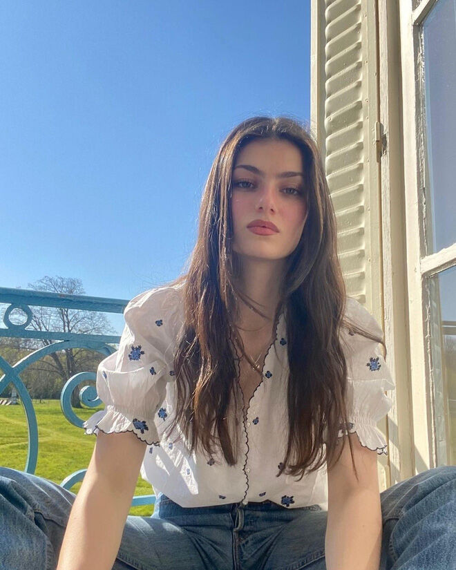 Cách phối áo trắng kiểu Pháp, từ áo sơ mi đến áo dây đều có kiểu mix đẹp ảnh 6