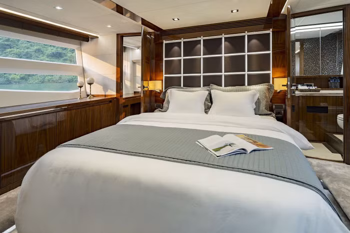 đấu giá du thuyền FLC Albatross