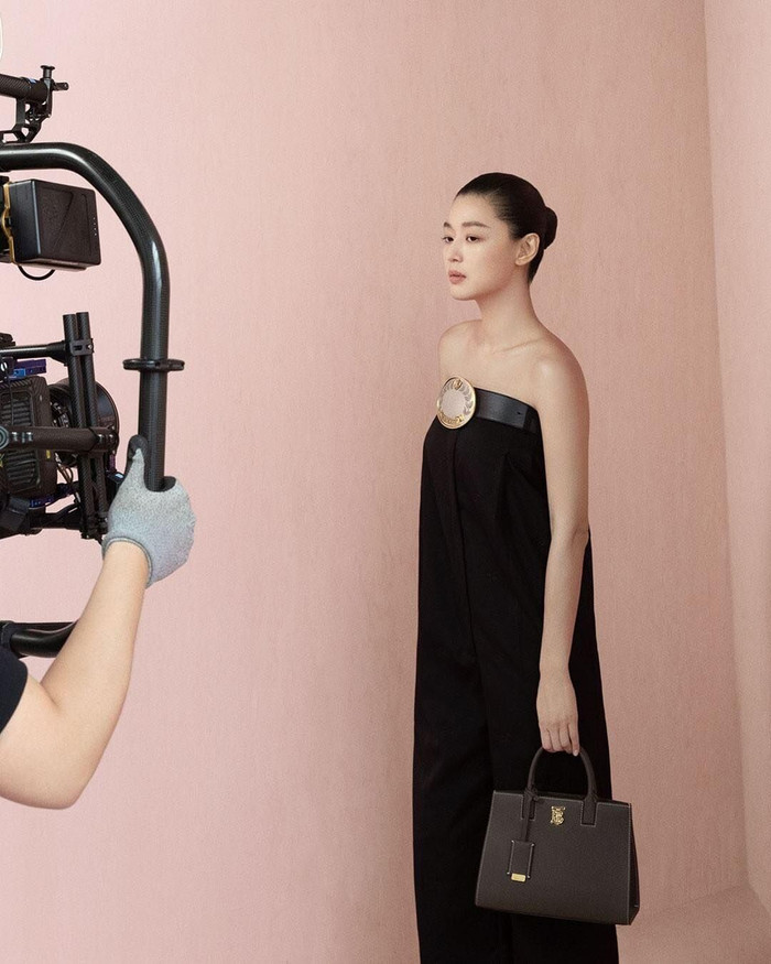 Đại sứ thương hiệu toàn cầu Burberry chọn diễn viên Jun Ji-huyn ảnh 4 Đại sứ thương hiệu toàn cầu Burberry chọn diễn viên Jun Ji-huyn ảnh 4